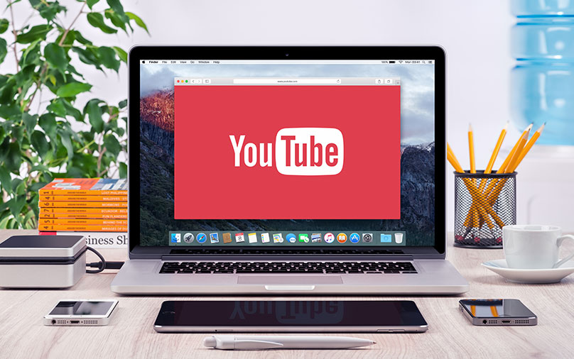 youtube-logo-on-the-apple-macbook-pro-display